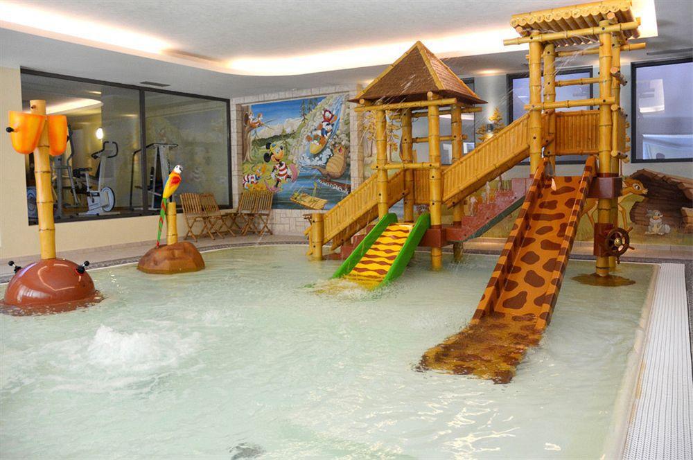 Alpholiday Dolomiti Wellness & Family Hotel 디마로 외부 사진