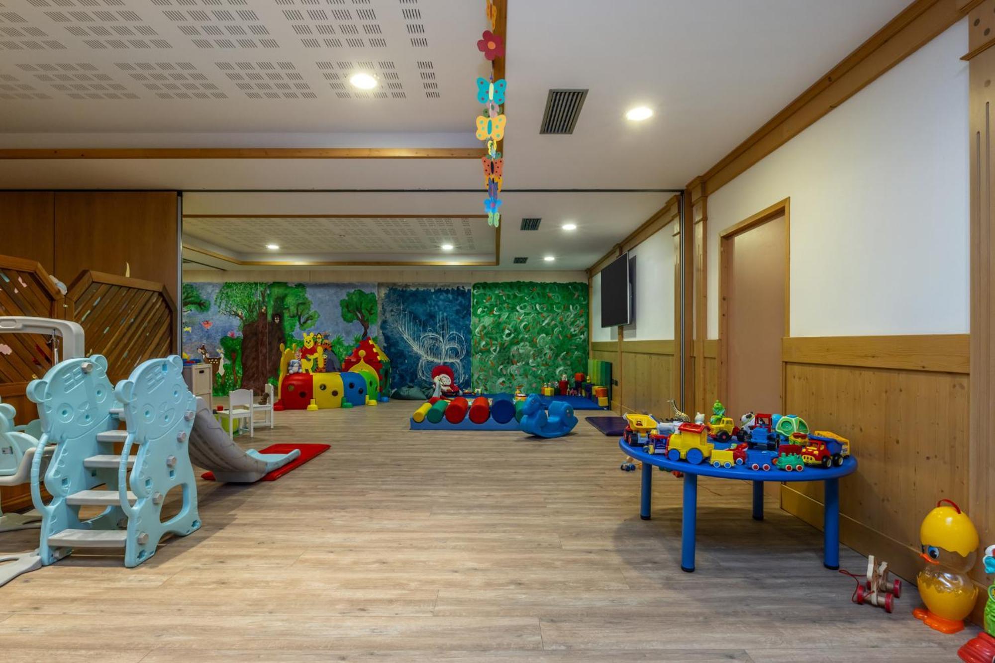 Alpholiday Dolomiti Wellness & Family Hotel 디마로 외부 사진