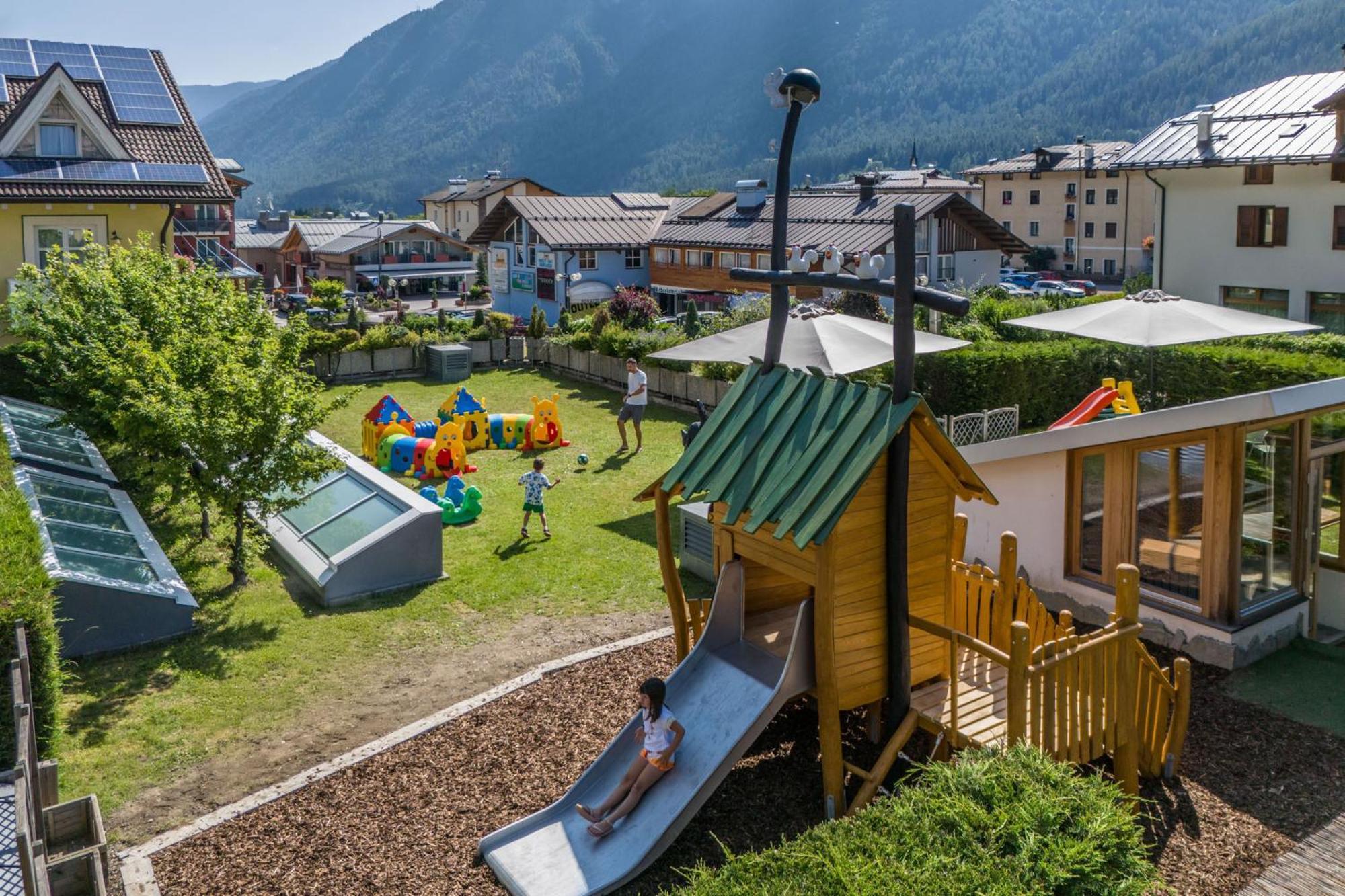 Alpholiday Dolomiti Wellness & Family Hotel 디마로 외부 사진