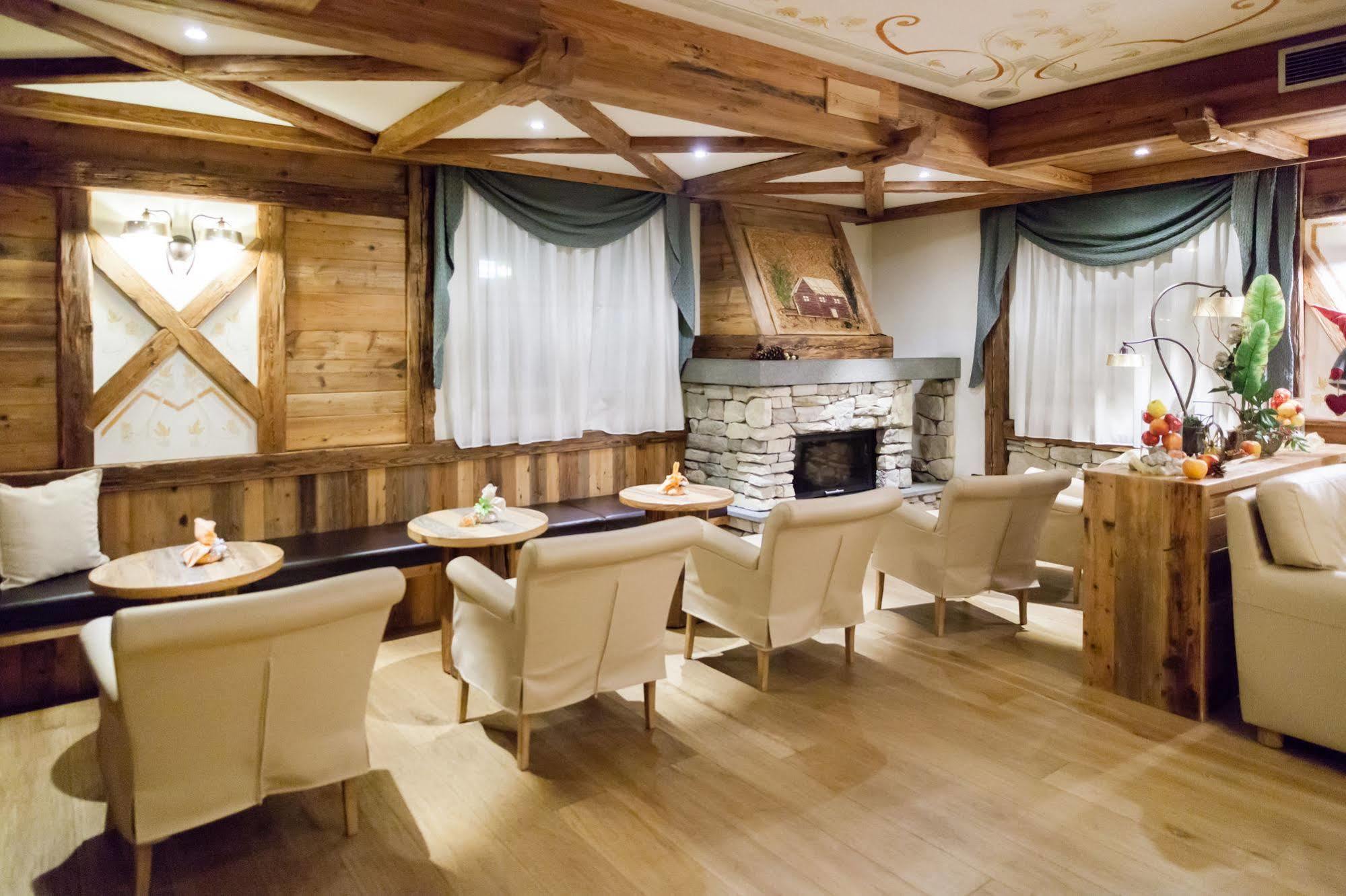 Alpholiday Dolomiti Wellness & Family Hotel 디마로 외부 사진