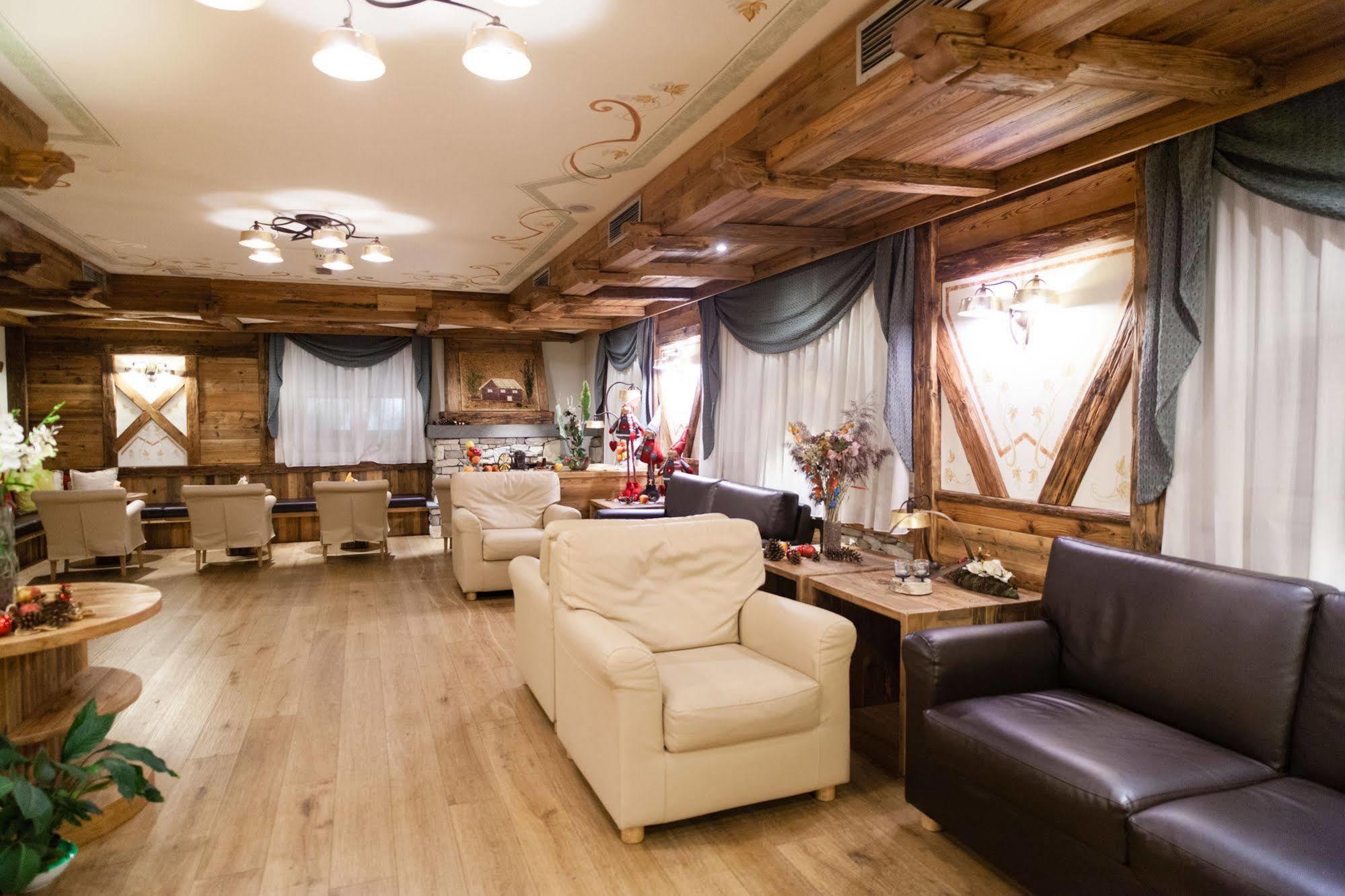 Alpholiday Dolomiti Wellness & Family Hotel 디마로 외부 사진