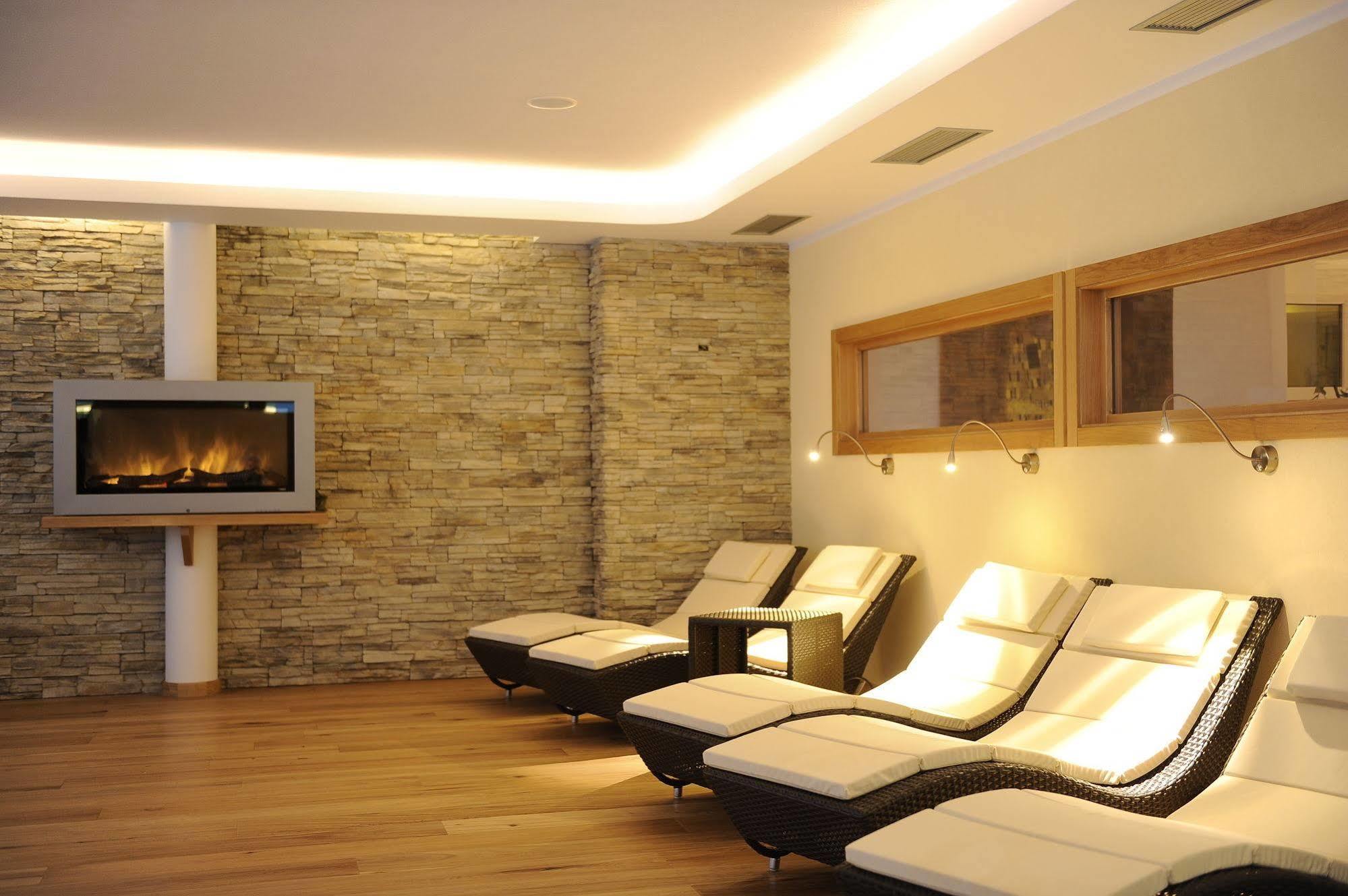 Alpholiday Dolomiti Wellness & Family Hotel 디마로 외부 사진