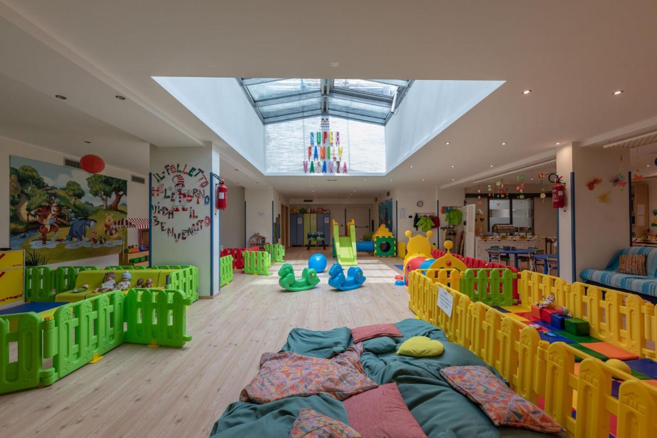 Alpholiday Dolomiti Wellness & Family Hotel 디마로 외부 사진